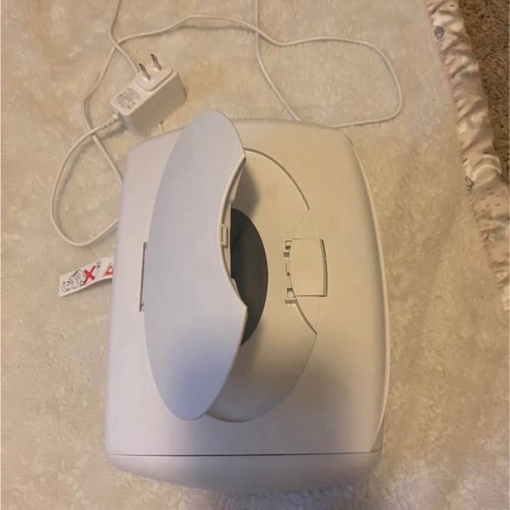 White Storage Organizer with Ergonomic Design